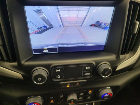 Used 2023 GMC Terrain SLT image 15