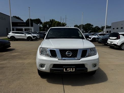 Used 2019 Nissan Frontier SV RWD image 6