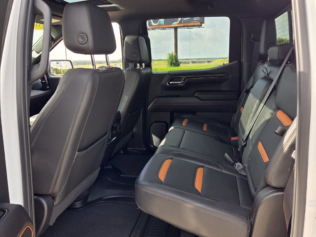 Used 2023 GMC Sierra 1500 AT4 w/ AT4 Premium Package AWD/4WD image 4