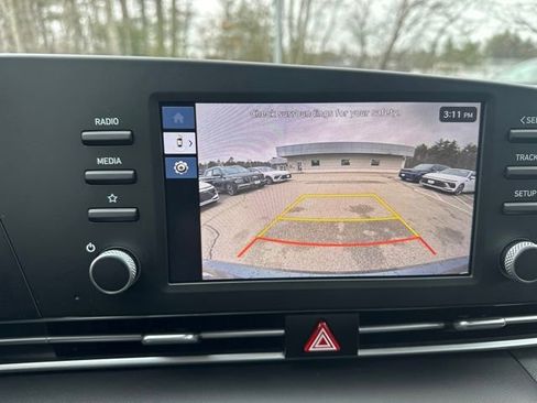 Certified 2024 Hyundai Elantra SE FWD image 18