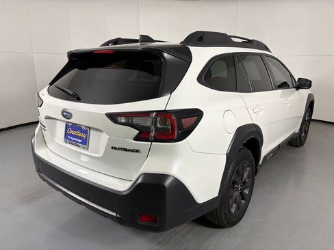 Used 2025 Subaru Outback Onyx Edition AWD/4WD image 8