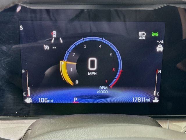 Used 2025 Chevrolet Trax LT w/ LT Convenience Package FWD image 13