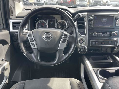 Used 2018 Nissan Titan SV w/ SV Convenience Package AWD/4WD image 14