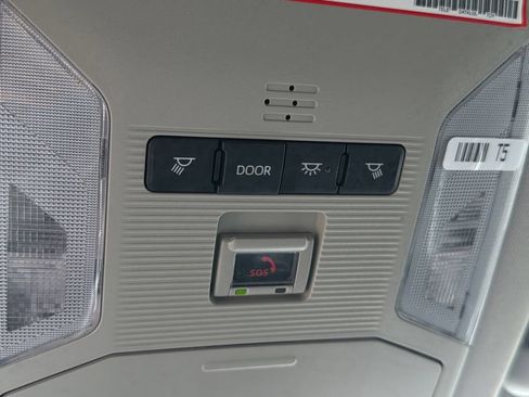 Used 2025 Toyota RAV4 XLE AWD/4WD image 29