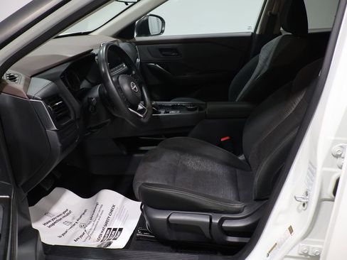 Used 2022 Nissan Rogue S image 10