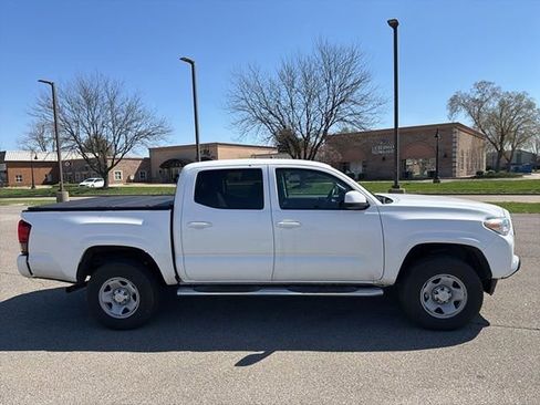 Used 2023 Toyota Tacoma SR image 9