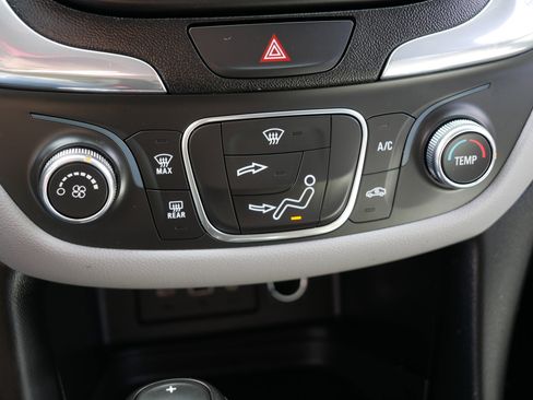 Used 2020 Chevrolet Equinox LS w/ LS Convenience Package image 23