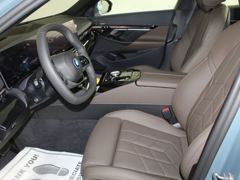 Used 2026 BMW i5 eDrive40 image 5