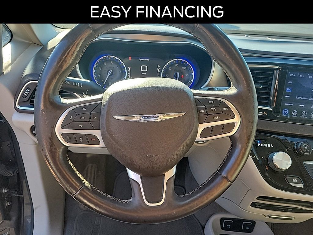 Used 2017 Chrysler Pacifica Touring-L Plus FWD image 23