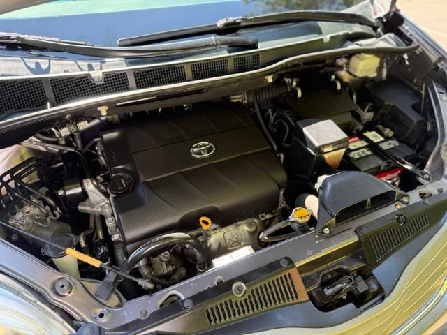 Used 2012 Toyota Sienna XLE FWD image 52