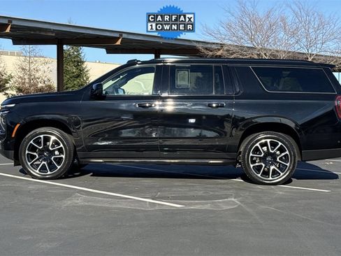 Used 2025 Chevrolet Suburban RST image 13