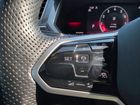 Used 2022 Volkswagen Tiguan SE R-Line image 35