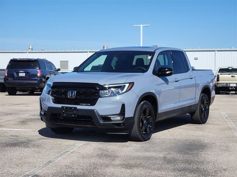 Used 2025 Honda Ridgeline Black Edition image 2
