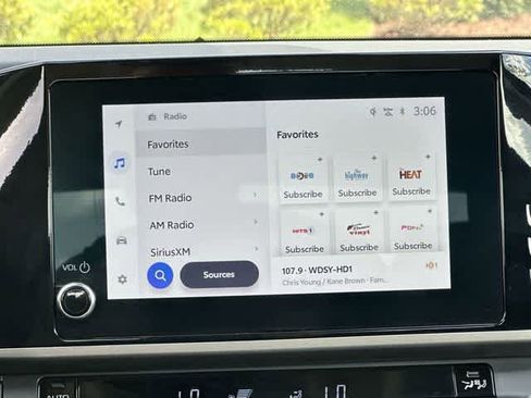 Used 2025 Toyota Camry LE image 11