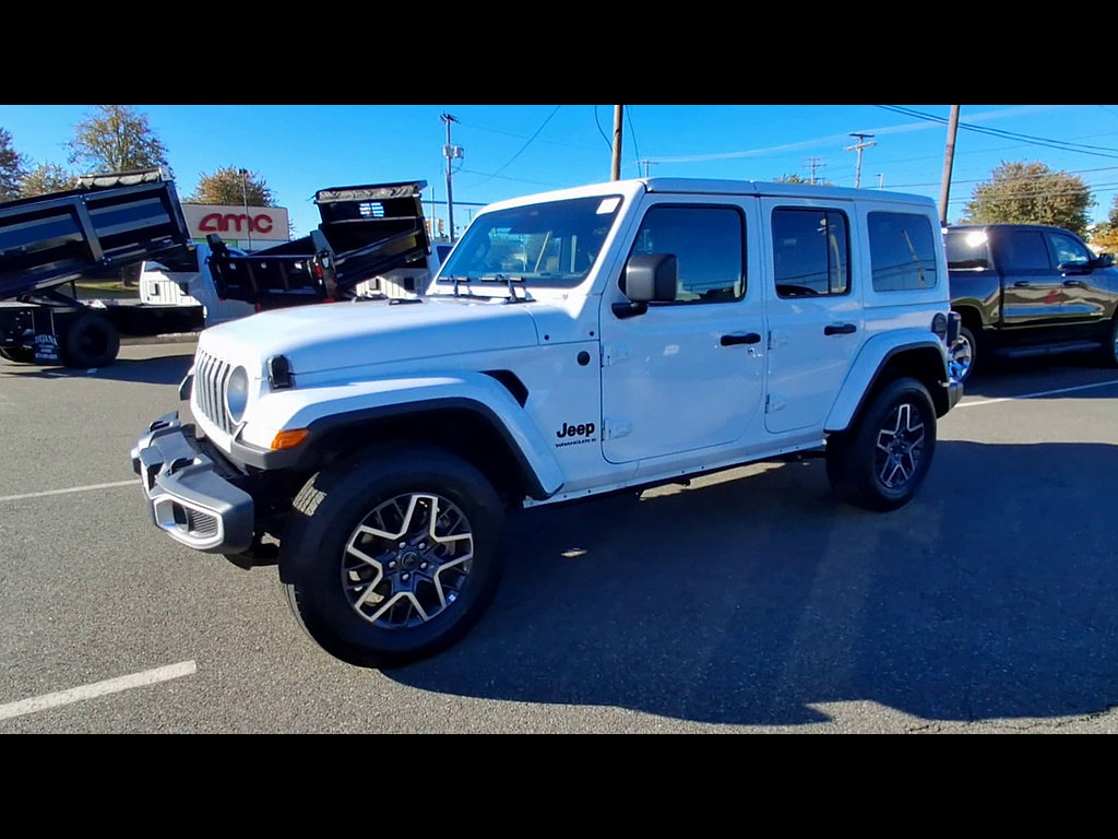 Used 2026 Jeep Wrangler Unlimited Sahara AWD/4WD image 4