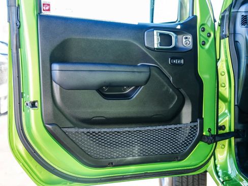 Used 2025 Jeep Gladiator Sport image 18