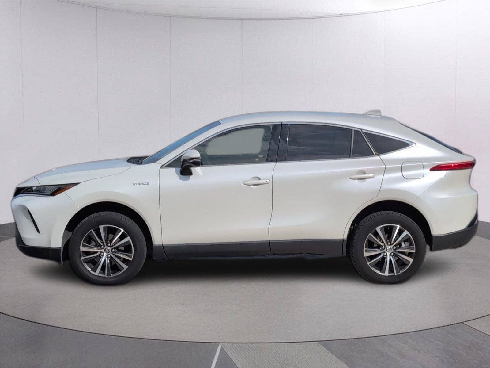 Used 2021 Toyota Venza LE AWD/4WD image 2