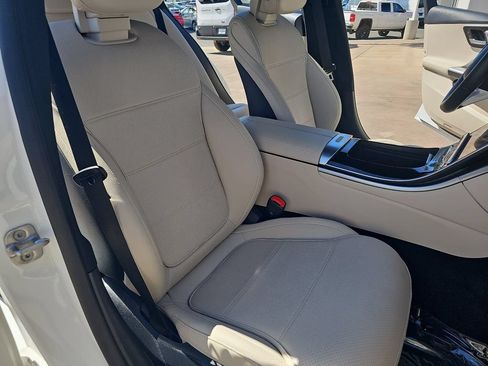 Used 2025 Mercedes-Benz C 300 4MATIC Sedan image 10