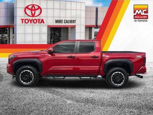 Used 2025 Toyota Tacoma TRD Off-Road AWD/4WD image 2