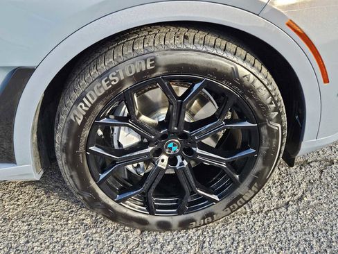 Used 2025 BMW X7 xDrive40i w/ Executive Package image 9
