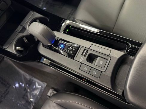 Used 2025 Toyota Prius XLE image 16