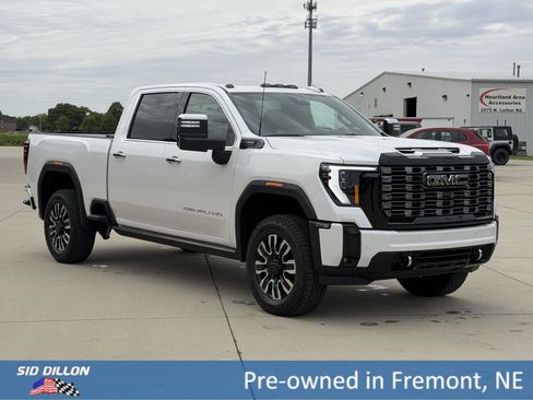 Used 2025 GMC Sierra 3500 Denali Ultimate AWD/4WD image 2