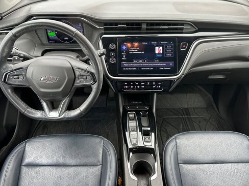 Used 2022 Chevrolet Bolt EUV LT w/ Convenience Package image 16