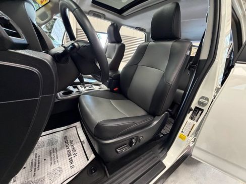 Used 2022 Toyota 4Runner SR5 Premium w/ Moonroof Package AWD/4WD image 7