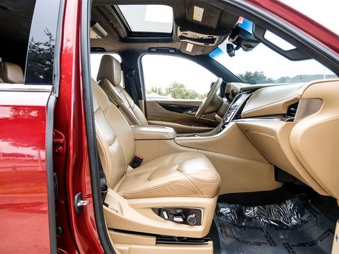Used 2019 Cadillac Escalade Platinum image 36