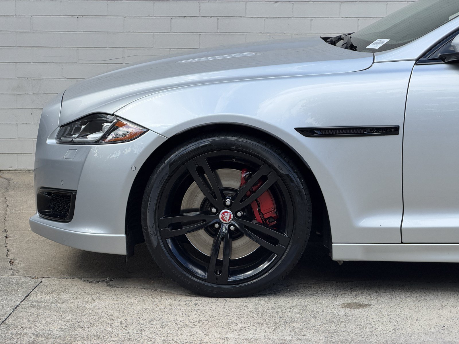Used 2019 Jaguar XJ R RWD image 11