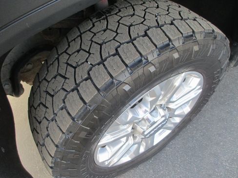 Used 2022 GMC Sierra 2500 Denali w/ Denali Ultimate Package image 12