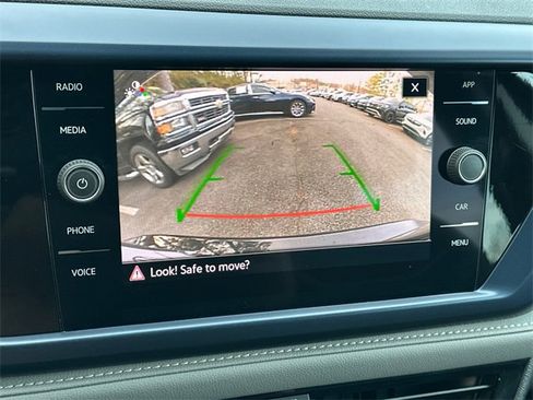 Used 2024 Volkswagen Taos SE image 29