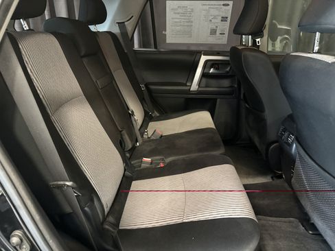Certified 2017 Toyota 4Runner SR5 AWD/4WD image 33