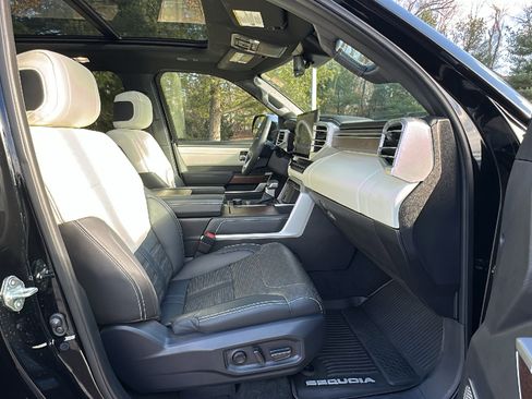 Used 2025 Toyota Sequoia Capstone image 25