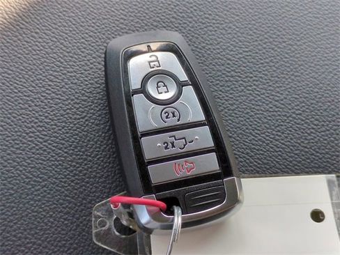 Used 2024 Ford F250 Lariat w/ Chrome Package image 29