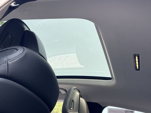 Used 2025 Mercedes-Benz GLC 300 4MATIC image 29