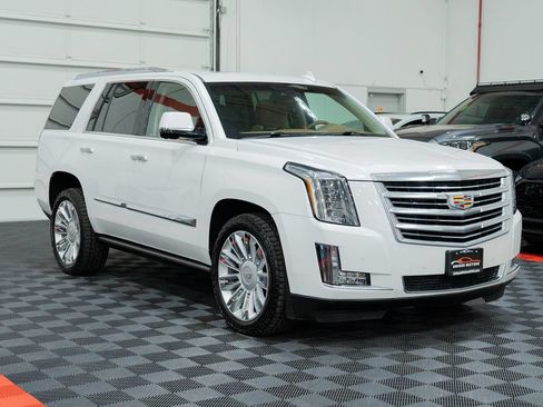 Used 2016 Cadillac Escalade Platinum AWD/4WD image 10