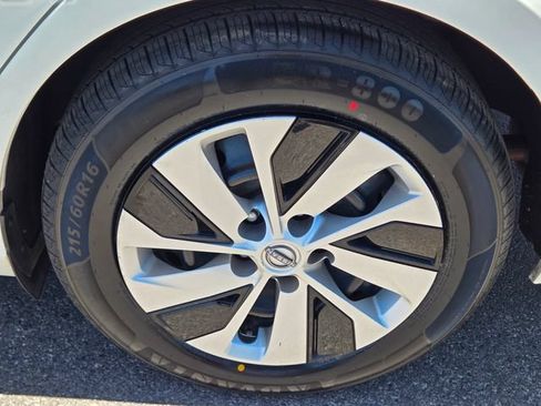 Used 2024 Nissan Altima 2.5 S FWD image 11