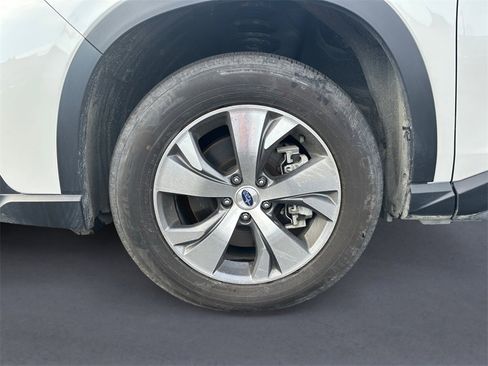 Certified 2024 Subaru Ascent Premium w/ Convenience Package image 9