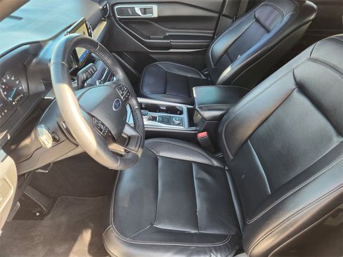 Used 2020 Ford Explorer XLT w/ Equipment Group 202A image 10