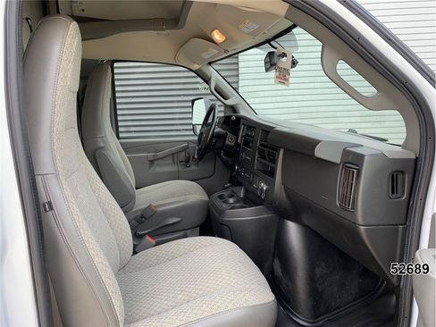 Used 2022 Chevrolet Express 3500 w/ Power Convenience Package RWD image 25
