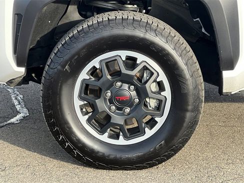 Certified 2025 Toyota Tacoma TRD Off-Road image 28