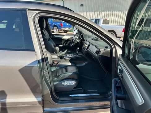 Used 2015 Porsche Macan Turbo AWD/4WD image 29