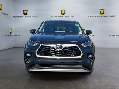 Used 2023 Toyota Highlander XLE FWD image 2