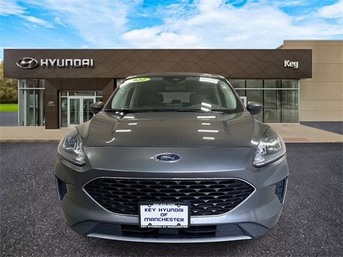 Used 2022 Ford Escape SE image 2