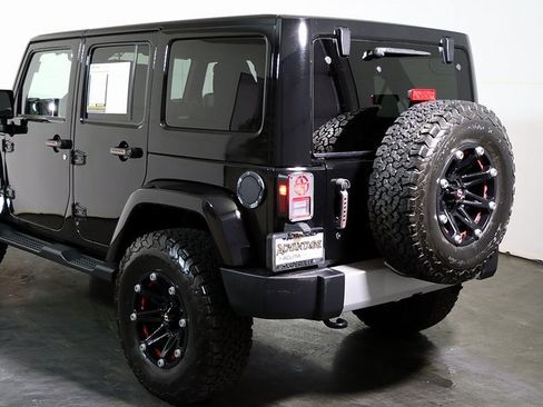 Used 2015 Jeep Wrangler Unlimited Sahara image 11