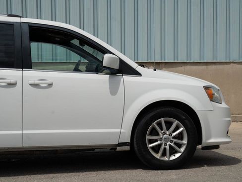 Used 2019 Dodge Grand Caravan SXT FWD image 11