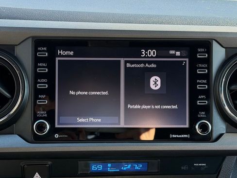 Used 2022 Toyota Tacoma TRD Off-Road w/ Technology Package image 10