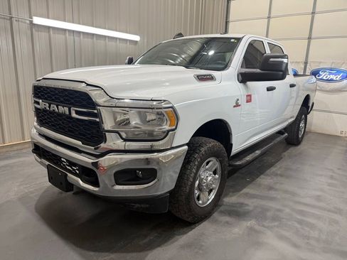Used 2024 RAM 2500 Tradesman w/ Chrome Appearance Group AWD/4WD image 3