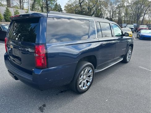 Used 2019 Chevrolet Suburban LT w/ Luxury Package image 3